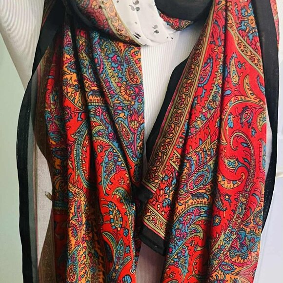 🌺 Vintage 100% Silk Oversized Scarf – Handmade in Spain - Picture 13 of 15